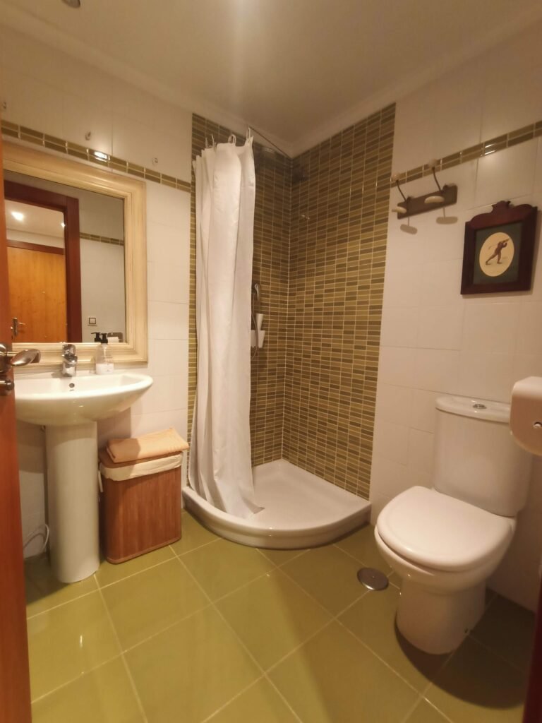 Baño de apartamento Babilonia en Llanes